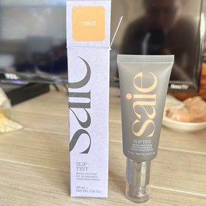 Saie slip tint number 3 Broad spectrum SPF 40